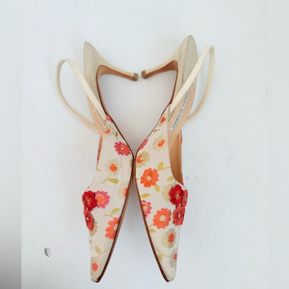 Manolo Blahnik Vintage Floral Embroidered & appliqué Slingback Kitten Pumps 43.5 - Picture 4 of 9